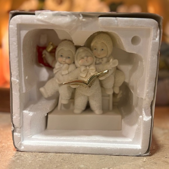 Department 56 Snowbabies 2001 “Sing A Song”. - Picture 7 of 10